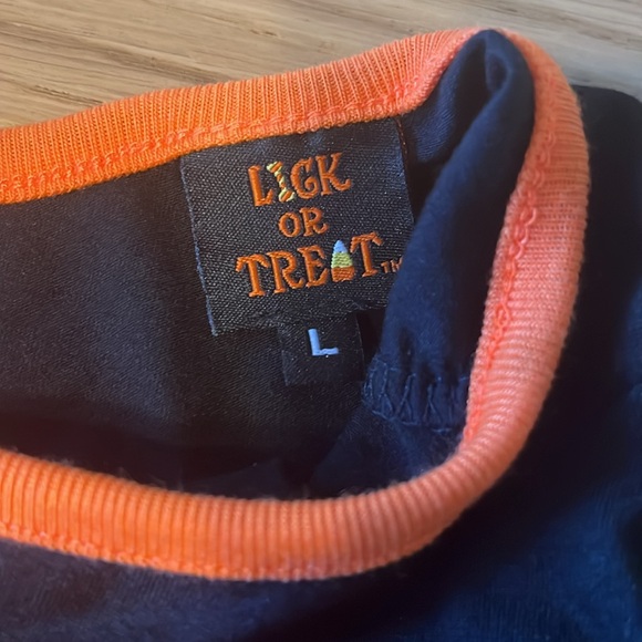 Hotel Doggy Lick Or Treat Dog Shirt. Large. - Picture 2 of 5